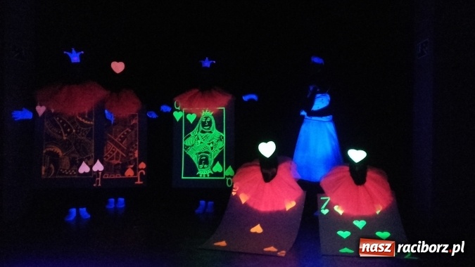 Zdjęcie w galerii na portalu naszraciborz.pl: Scena MDK. Alicja w krainie czarów  wiadomości z regionu