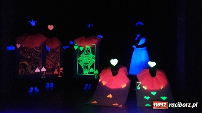 Zdjęcie w galerii na portalu naszraciborz.pl: Scena MDK. Alicja w krainie czarów  wiadomości z regionu