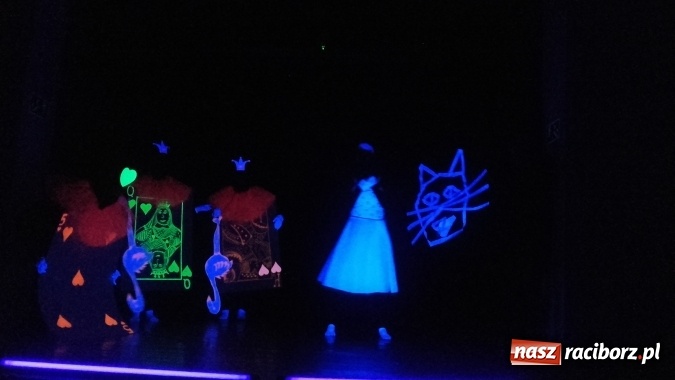 Zdjęcie w galerii na portalu naszraciborz.pl: Scena MDK. Alicja w krainie czarów  wiadomości z regionu