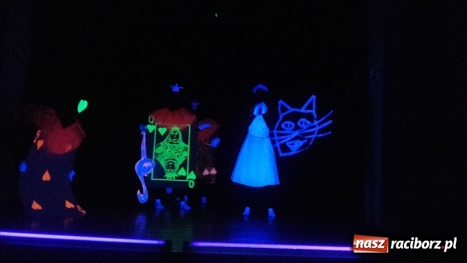 Zdjęcie w galerii na portalu naszraciborz.pl: Scena MDK. Alicja w krainie czarów  wiadomości z regionu