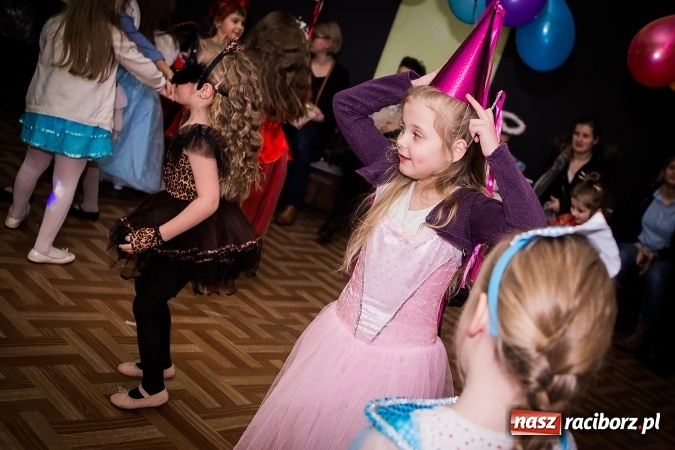 Zdjęcie w galerii na portalu naszraciborz.pl: Wspaniały bal przebierańców w Młodzieżowym Domu Kultury wiadomości z regionu
