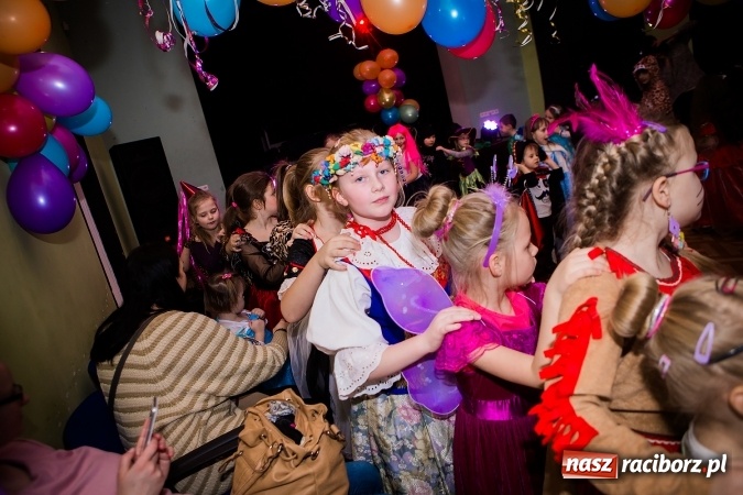 Zdjęcie w galerii na portalu naszraciborz.pl: Wspaniały bal przebierańców w Młodzieżowym Domu Kultury wiadomości z regionu