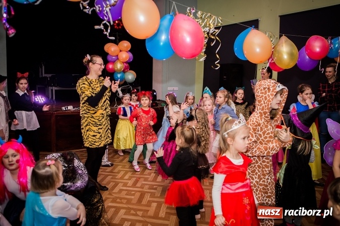Zdjęcie w galerii na portalu naszraciborz.pl: Wspaniały bal przebierańców w Młodzieżowym Domu Kultury wiadomości z regionu