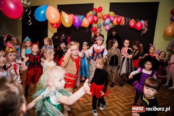 Zdjęcie w galerii na portalu naszraciborz.pl: Wspaniały bal przebierańców w Młodzieżowym Domu Kultury wiadomości z regionu