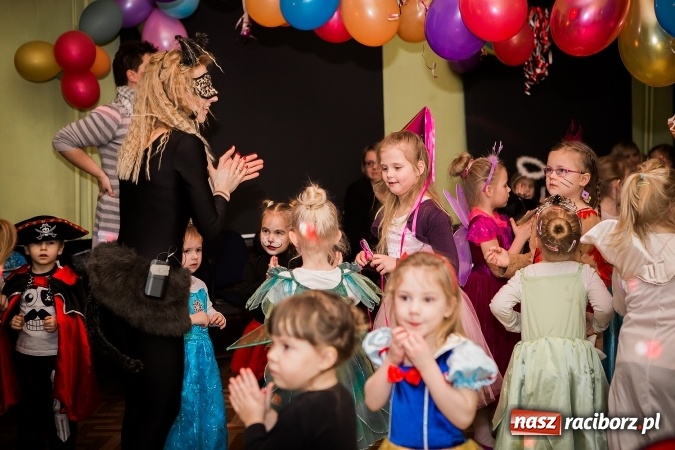 Zdjęcie w galerii na portalu naszraciborz.pl: Wspaniały bal przebierańców w Młodzieżowym Domu Kultury wiadomości z regionu