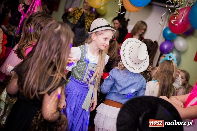 Zdjęcie w galerii na portalu naszraciborz.pl: Wspaniały bal przebierańców w Młodzieżowym Domu Kultury wiadomości z regionu