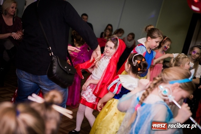 Zdjęcie w galerii na portalu naszraciborz.pl: Wspaniały bal przebierańców w Młodzieżowym Domu Kultury wiadomości z regionu