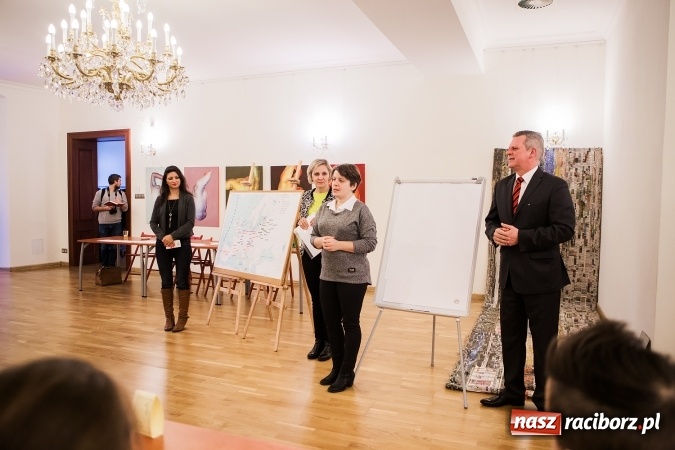 Zdjęcie w galerii na portalu naszraciborz.pl: Z Zamku Piastowskiego do siedmiu europejskich stolic - druga edycja gry edukacyjnej Czy leci z nami pilot? wiadomości z regionu