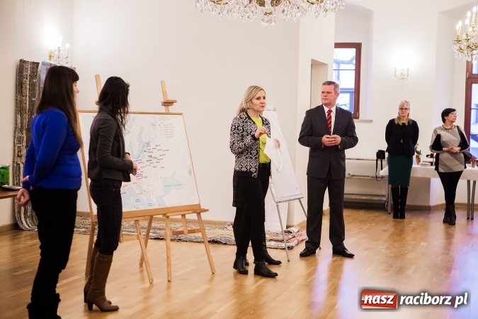 Zdjęcie w galerii na portalu naszraciborz.pl: Z Zamku Piastowskiego do siedmiu europejskich stolic - druga edycja gry edukacyjnej Czy leci z nami pilot? wiadomości z regionu