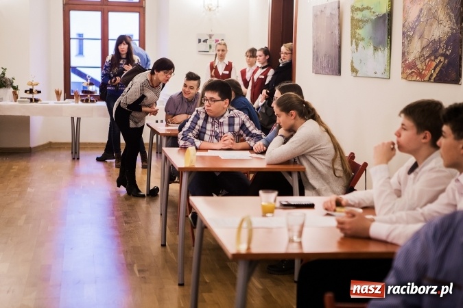 Zdjęcie w galerii na portalu naszraciborz.pl: Z Zamku Piastowskiego do siedmiu europejskich stolic - druga edycja gry edukacyjnej Czy leci z nami pilot? wiadomości z regionu