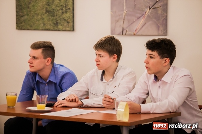 Zdjęcie w galerii na portalu naszraciborz.pl: Z Zamku Piastowskiego do siedmiu europejskich stolic - druga edycja gry edukacyjnej Czy leci z nami pilot? wiadomości z regionu