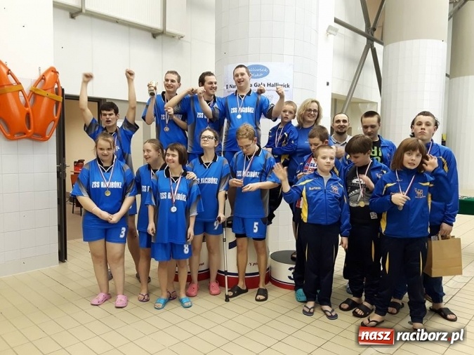 Zdjęcie w galerii na portalu naszraciborz.pl: Pływacy z ZSS i klubu Olimpiad Specjalnych Animusz na Narodowej Gali Halliwick wiadomości z regionu
