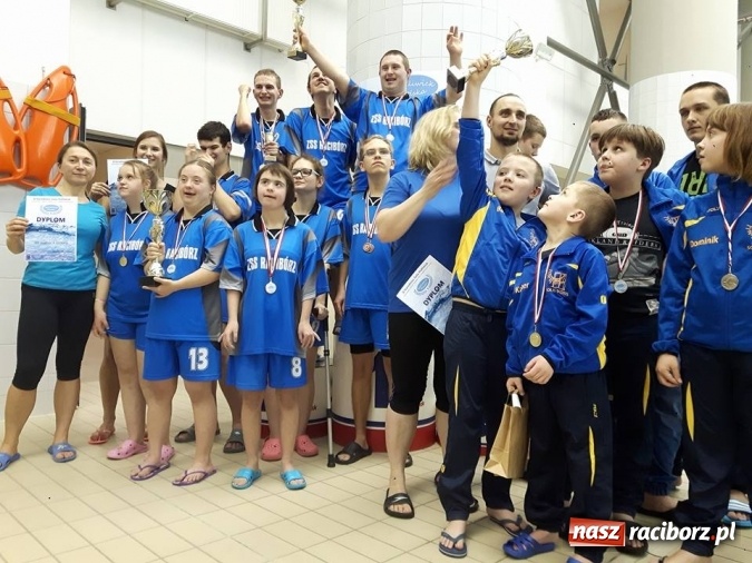Zdjęcie w galerii na portalu naszraciborz.pl: Pływacy z ZSS i klubu Olimpiad Specjalnych Animusz na Narodowej Gali Halliwick wiadomości z regionu