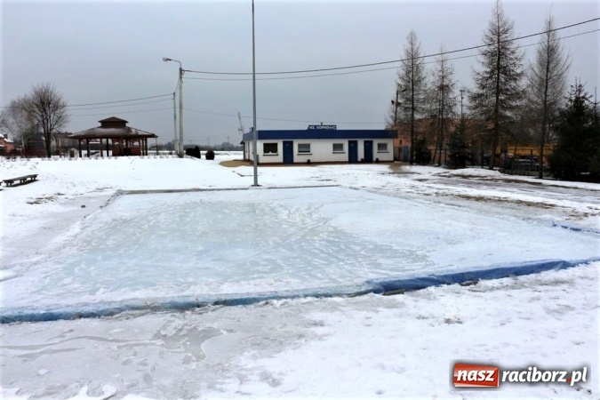 Zdjęcie w galerii na portalu naszraciborz.pl: Między Pszowem a Raciborzem - kolejne lodowisko w powiecie wiadomości z regionu