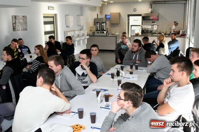 Zdjęcie w galerii na portalu naszraciborz.pl: Kolejne spotkania z młodzieżą w firmie Eko-Okna S.A.  wiadomości z regionu