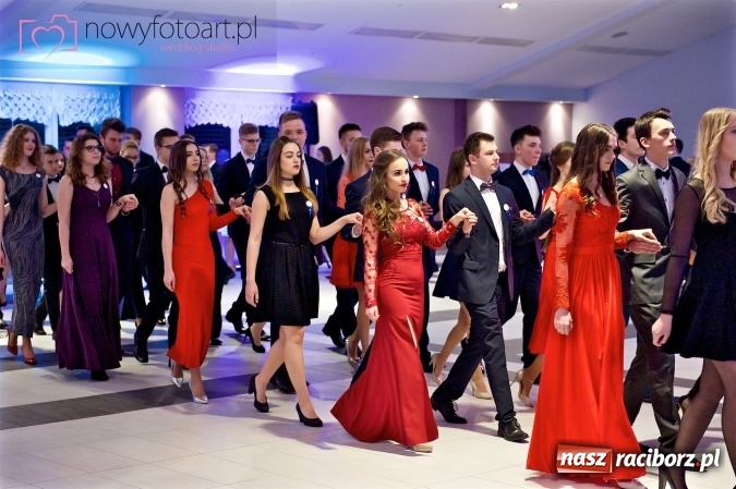 Zdjęcie w galerii na portalu naszraciborz.pl: Tak to było w Zakrzowie, czyli wspomnienie studniówki maturzystów II LO wiadomości z regionu