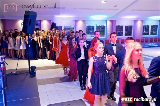 Zdjęcie w galerii na portalu naszraciborz.pl: Tak to było w Zakrzowie, czyli wspomnienie studniówki maturzystów II LO wiadomości z regionu