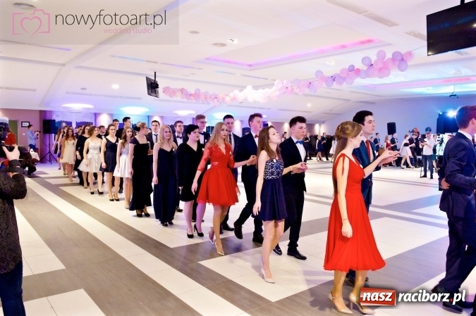 Zdjęcie w galerii na portalu naszraciborz.pl: Tak to było w Zakrzowie, czyli wspomnienie studniówki maturzystów II LO wiadomości z regionu