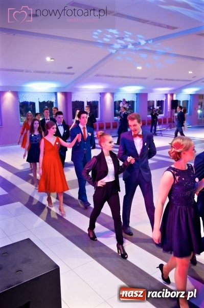 Zdjęcie w galerii na portalu naszraciborz.pl: Tak to było w Zakrzowie, czyli wspomnienie studniówki maturzystów II LO wiadomości z regionu