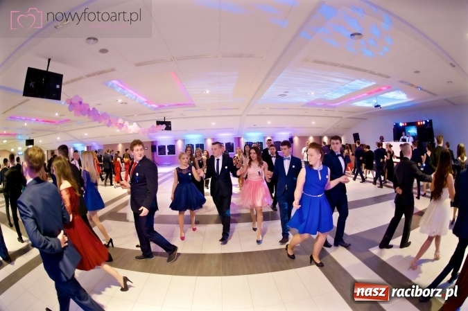 Zdjęcie w galerii na portalu naszraciborz.pl: Tak to było w Zakrzowie, czyli wspomnienie studniówki maturzystów II LO wiadomości z regionu