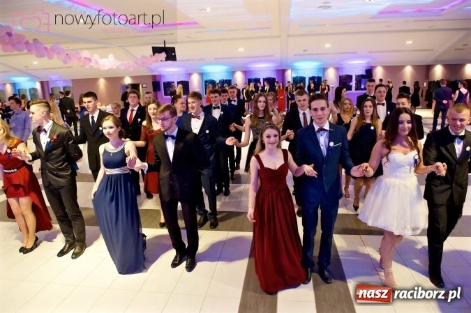 Zdjęcie w galerii na portalu naszraciborz.pl: Tak to było w Zakrzowie, czyli wspomnienie studniówki maturzystów II LO wiadomości z regionu