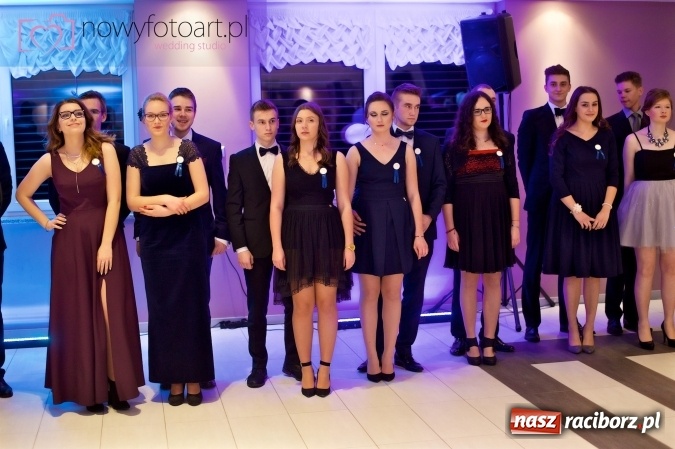 Zdjęcie w galerii na portalu naszraciborz.pl: Tak to było w Zakrzowie, czyli wspomnienie studniówki maturzystów II LO wiadomości z regionu