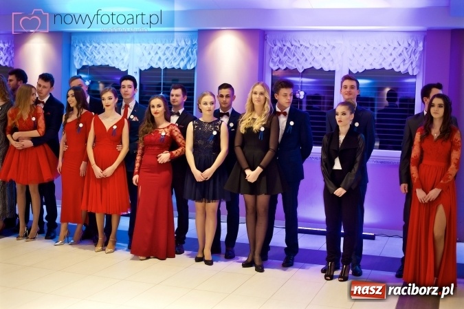 Zdjęcie w galerii na portalu naszraciborz.pl: Tak to było w Zakrzowie, czyli wspomnienie studniówki maturzystów II LO wiadomości z regionu