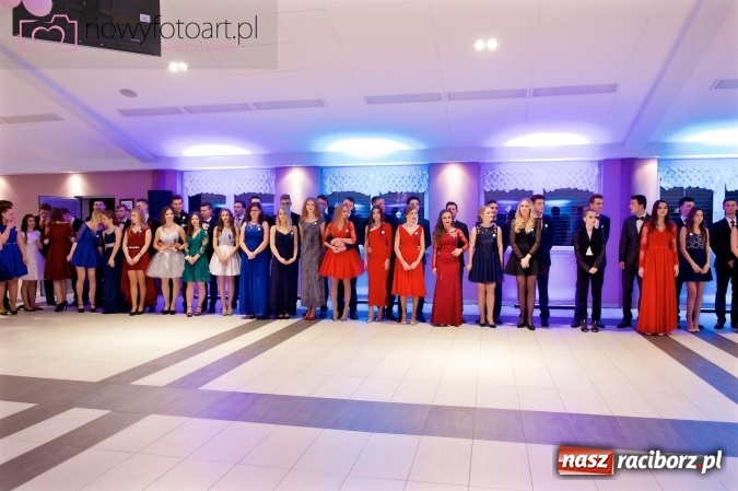 Zdjęcie w galerii na portalu naszraciborz.pl: Tak to było w Zakrzowie, czyli wspomnienie studniówki maturzystów II LO wiadomości z regionu