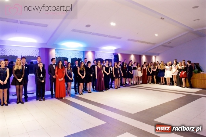 Zdjęcie w galerii na portalu naszraciborz.pl: Tak to było w Zakrzowie, czyli wspomnienie studniówki maturzystów II LO wiadomości z regionu