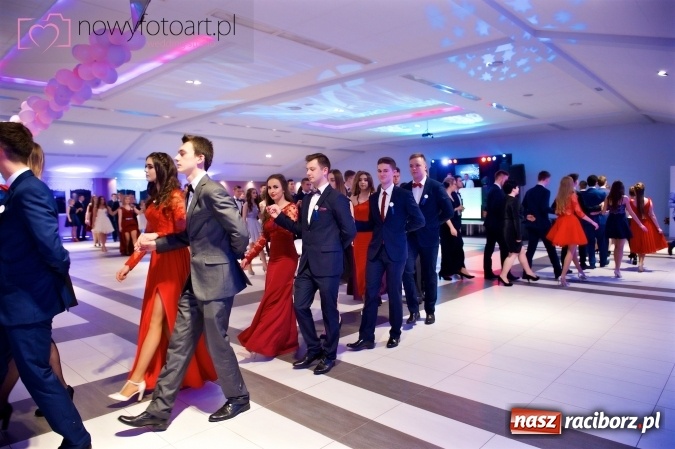 Zdjęcie w galerii na portalu naszraciborz.pl: Tak to było w Zakrzowie, czyli wspomnienie studniówki maturzystów II LO wiadomości z regionu