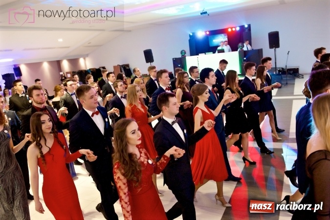 Zdjęcie w galerii na portalu naszraciborz.pl: Tak to było w Zakrzowie, czyli wspomnienie studniówki maturzystów II LO wiadomości z regionu