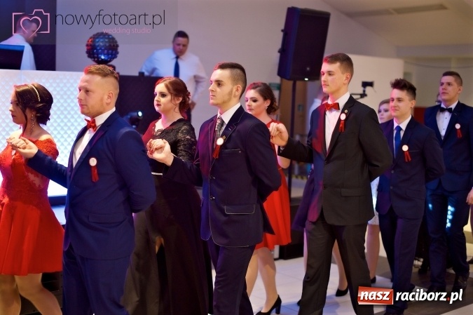 Zdjęcie w galerii na portalu naszraciborz.pl: Tak to było w Zakrzowie, czyli wspomnienie studniówki maturzystów II LO wiadomości z regionu