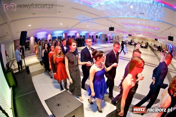 Zdjęcie w galerii na portalu naszraciborz.pl: Tak to było w Zakrzowie, czyli wspomnienie studniówki maturzystów II LO wiadomości z regionu