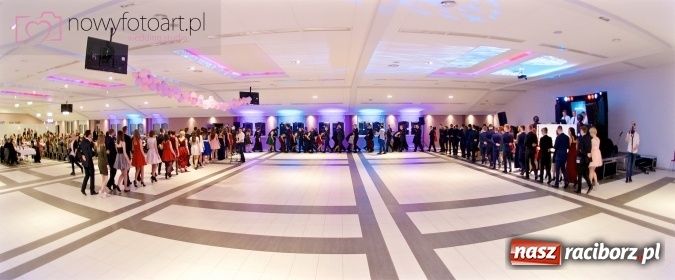 Zdjęcie w galerii na portalu naszraciborz.pl: Tak to było w Zakrzowie, czyli wspomnienie studniówki maturzystów II LO wiadomości z regionu