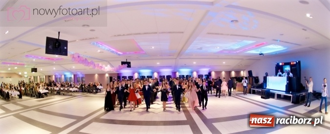 Zdjęcie w galerii na portalu naszraciborz.pl: Tak to było w Zakrzowie, czyli wspomnienie studniówki maturzystów II LO wiadomości z regionu