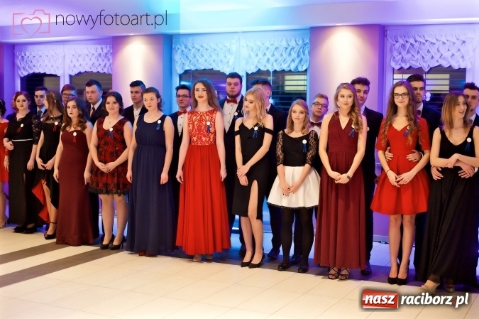 Zdjęcie w galerii na portalu naszraciborz.pl: Tak to było w Zakrzowie, czyli wspomnienie studniówki maturzystów II LO wiadomości z regionu