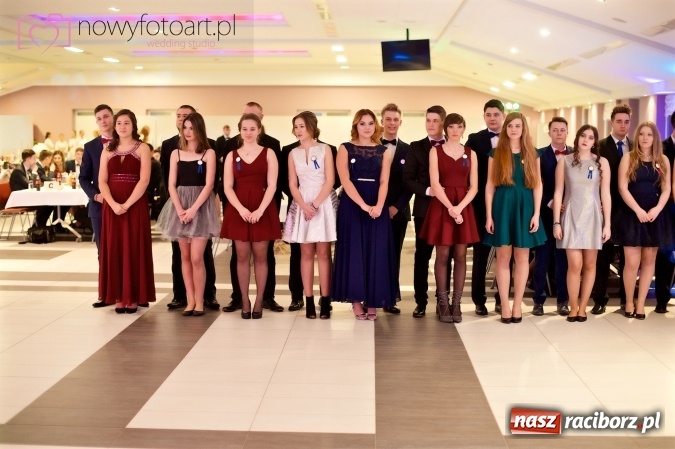 Zdjęcie w galerii na portalu naszraciborz.pl: Tak to było w Zakrzowie, czyli wspomnienie studniówki maturzystów II LO wiadomości z regionu