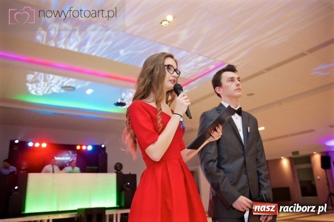 Zdjęcie w galerii na portalu naszraciborz.pl: Tak to było w Zakrzowie, czyli wspomnienie studniówki maturzystów II LO wiadomości z regionu