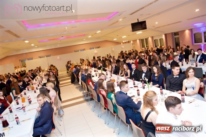 Zdjęcie w galerii na portalu naszraciborz.pl: Tak to było w Zakrzowie, czyli wspomnienie studniówki maturzystów II LO wiadomości z regionu