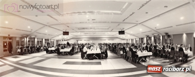 Zdjęcie w galerii na portalu naszraciborz.pl: Tak to było w Zakrzowie, czyli wspomnienie studniówki maturzystów II LO wiadomości z regionu