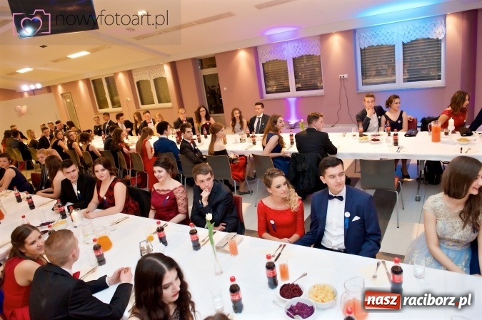 Zdjęcie w galerii na portalu naszraciborz.pl: Tak to było w Zakrzowie, czyli wspomnienie studniówki maturzystów II LO wiadomości z regionu