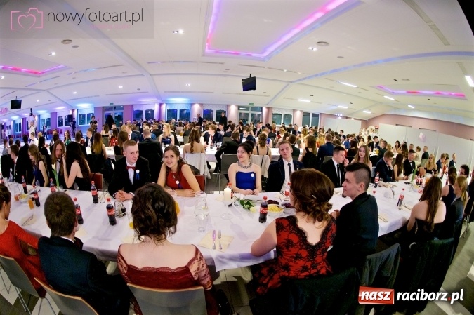 Zdjęcie w galerii na portalu naszraciborz.pl: Tak to było w Zakrzowie, czyli wspomnienie studniówki maturzystów II LO wiadomości z regionu