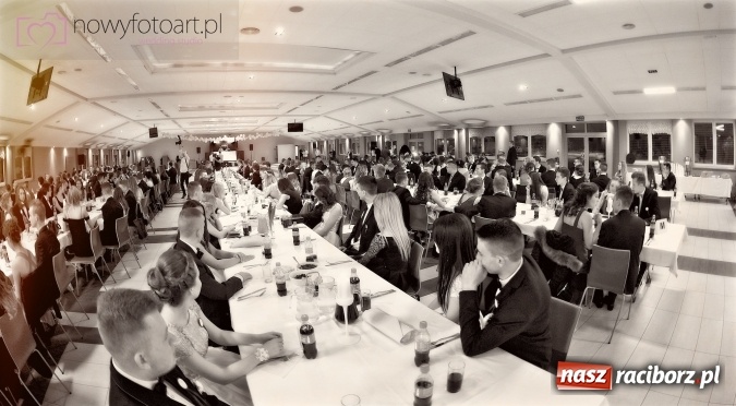 Zdjęcie w galerii na portalu naszraciborz.pl: Tak to było w Zakrzowie, czyli wspomnienie studniówki maturzystów II LO wiadomości z regionu