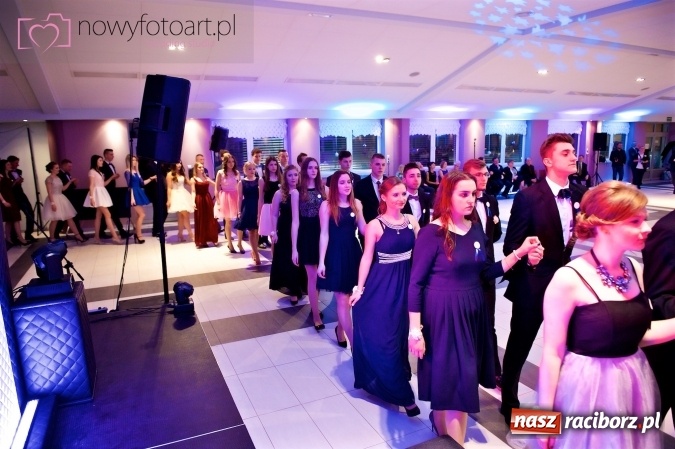 Zdjęcie w galerii na portalu naszraciborz.pl: Tak to było w Zakrzowie, czyli wspomnienie studniówki maturzystów II LO wiadomości z regionu