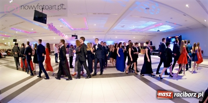 Zdjęcie w galerii na portalu naszraciborz.pl: Tak to było w Zakrzowie, czyli wspomnienie studniówki maturzystów II LO wiadomości z regionu