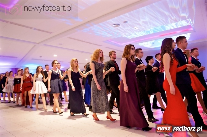 Zdjęcie w galerii na portalu naszraciborz.pl: Tak to było w Zakrzowie, czyli wspomnienie studniówki maturzystów II LO wiadomości z regionu