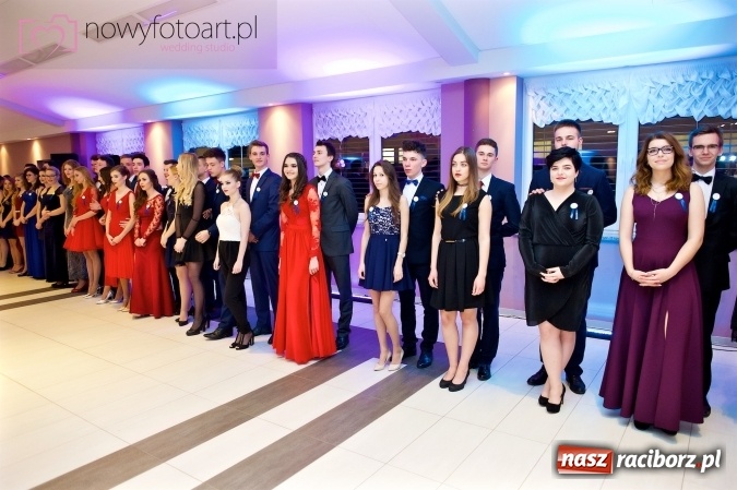 Zdjęcie w galerii na portalu naszraciborz.pl: Tak to było w Zakrzowie, czyli wspomnienie studniówki maturzystów II LO wiadomości z regionu