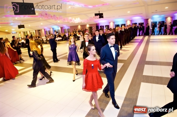 Zdjęcie w galerii na portalu naszraciborz.pl: Tak to było w Zakrzowie, czyli wspomnienie studniówki maturzystów II LO wiadomości z regionu