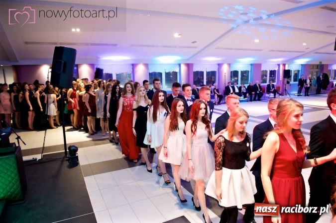 Zdjęcie w galerii na portalu naszraciborz.pl: Tak to było w Zakrzowie, czyli wspomnienie studniówki maturzystów II LO wiadomości z regionu