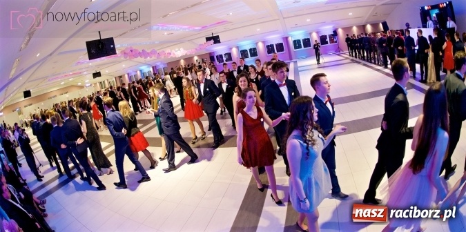 Zdjęcie w galerii na portalu naszraciborz.pl: Tak to było w Zakrzowie, czyli wspomnienie studniówki maturzystów II LO wiadomości z regionu